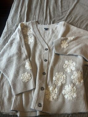 torrid Cream Floral Appliqué V-Neck Cardigan